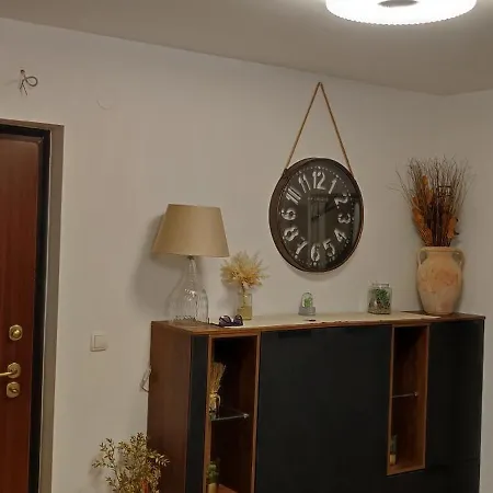 Nora Apartment Split